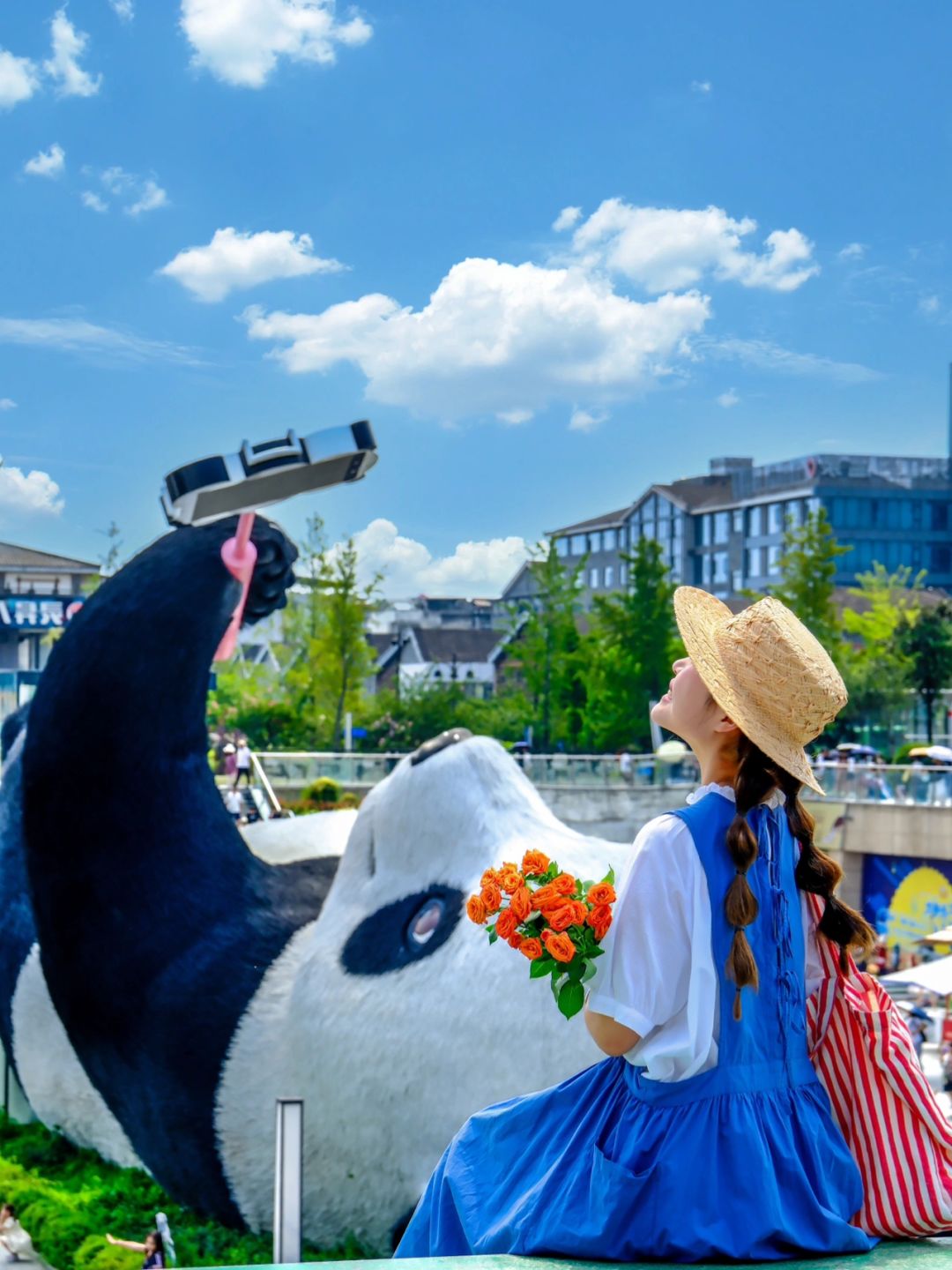 Chengdu/Chongqing-Chengdu Tianwo Square has the world's largest panda, don't miss it when traveling to Chengdu!