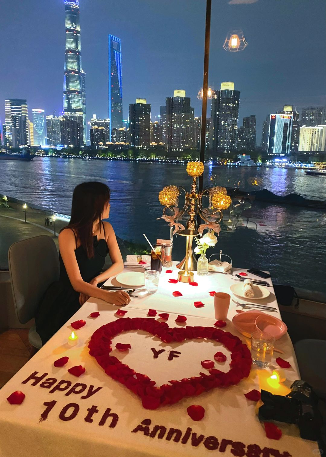 Shanghai/Hangzhou-The Kaiserin Bund K Restaurant in Shanghai has a beautiful night view with a sense of ceremony and atmosphere!