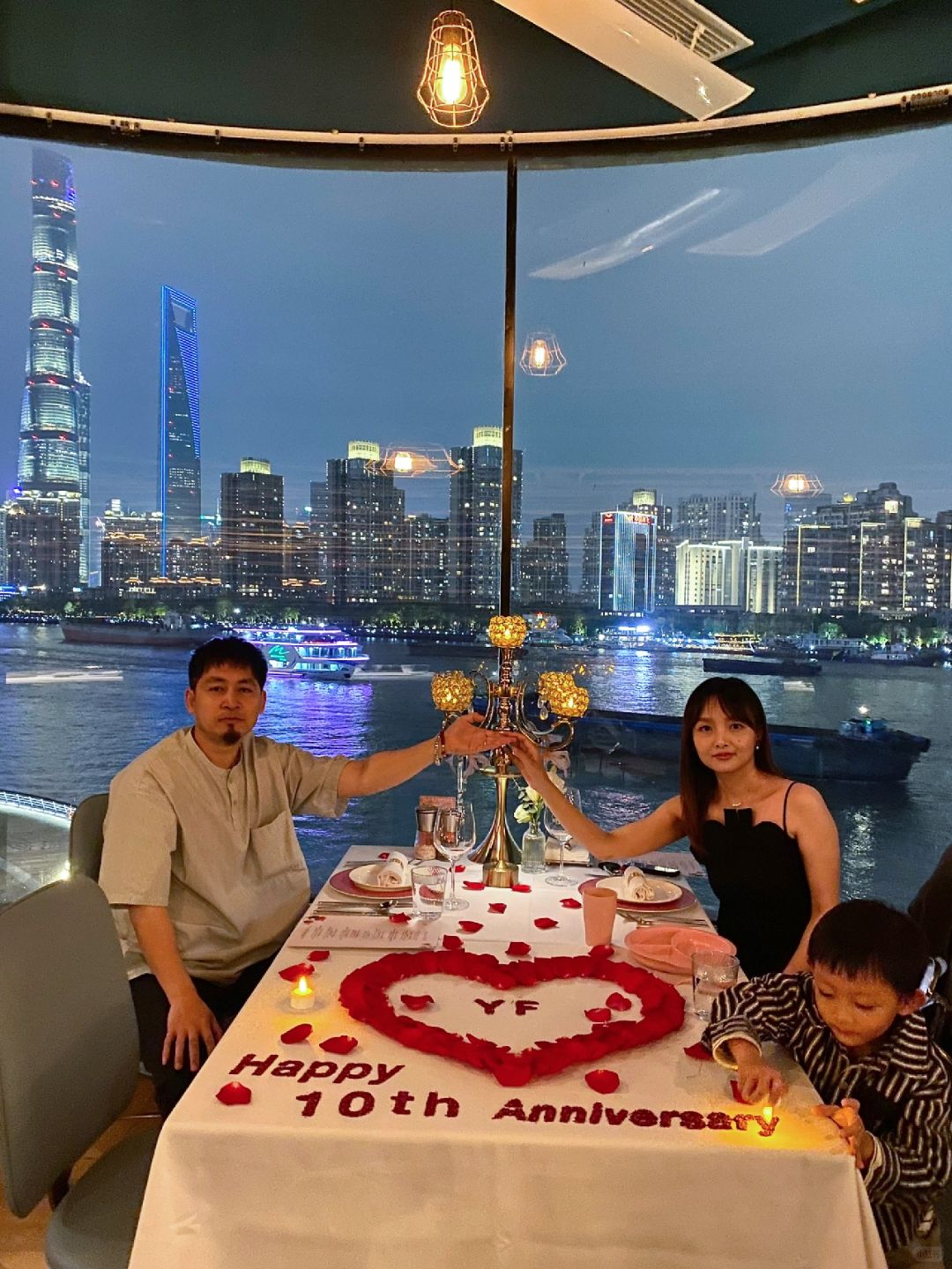 Shanghai/Hangzhou-The Kaiserin Bund K Restaurant in Shanghai has a beautiful night view with a sense of ceremony and atmosphere!