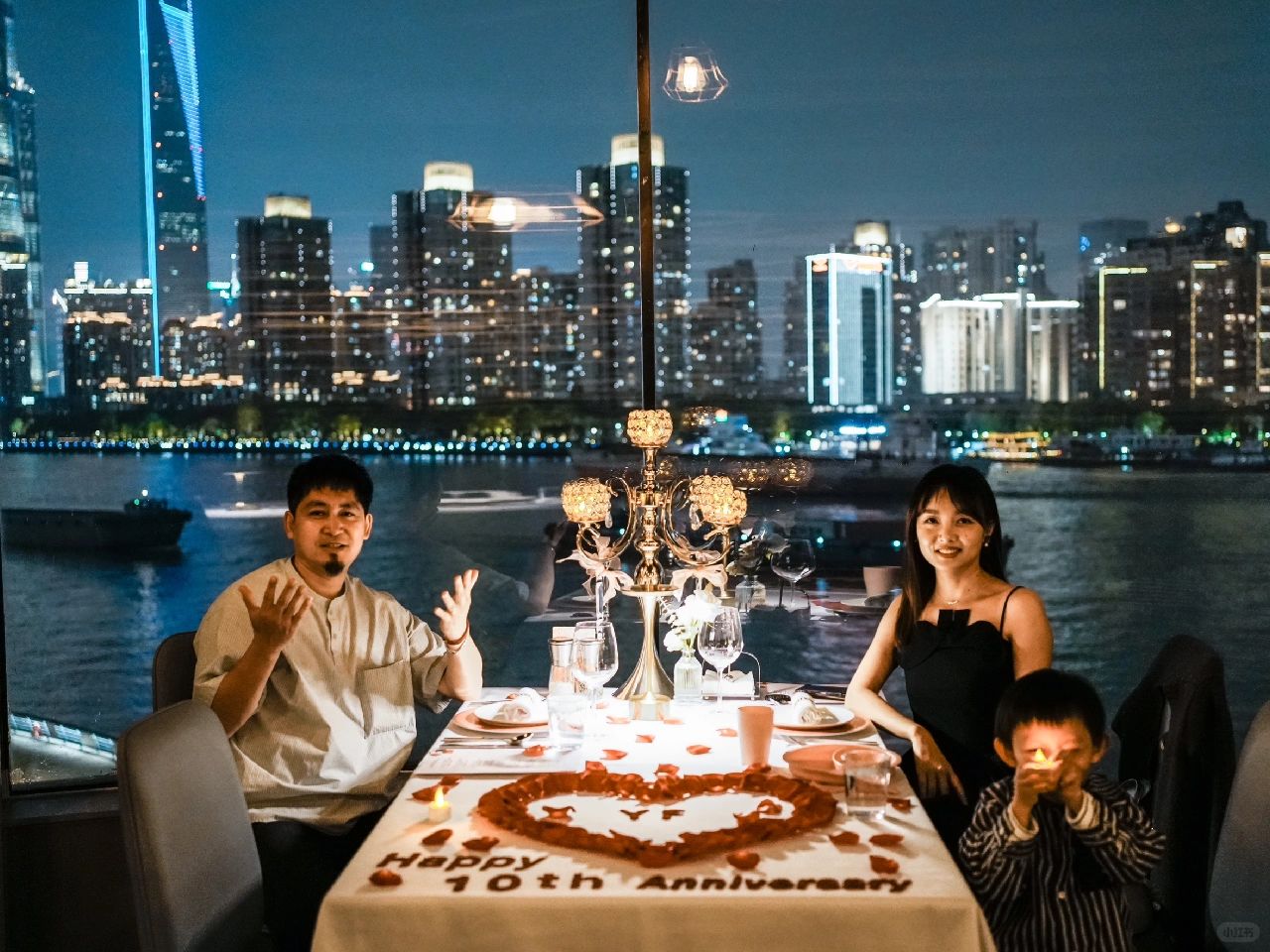 Shanghai/Hangzhou-The Kaiserin Bund K Restaurant in Shanghai has a beautiful night view with a sense of ceremony and atmosphere!