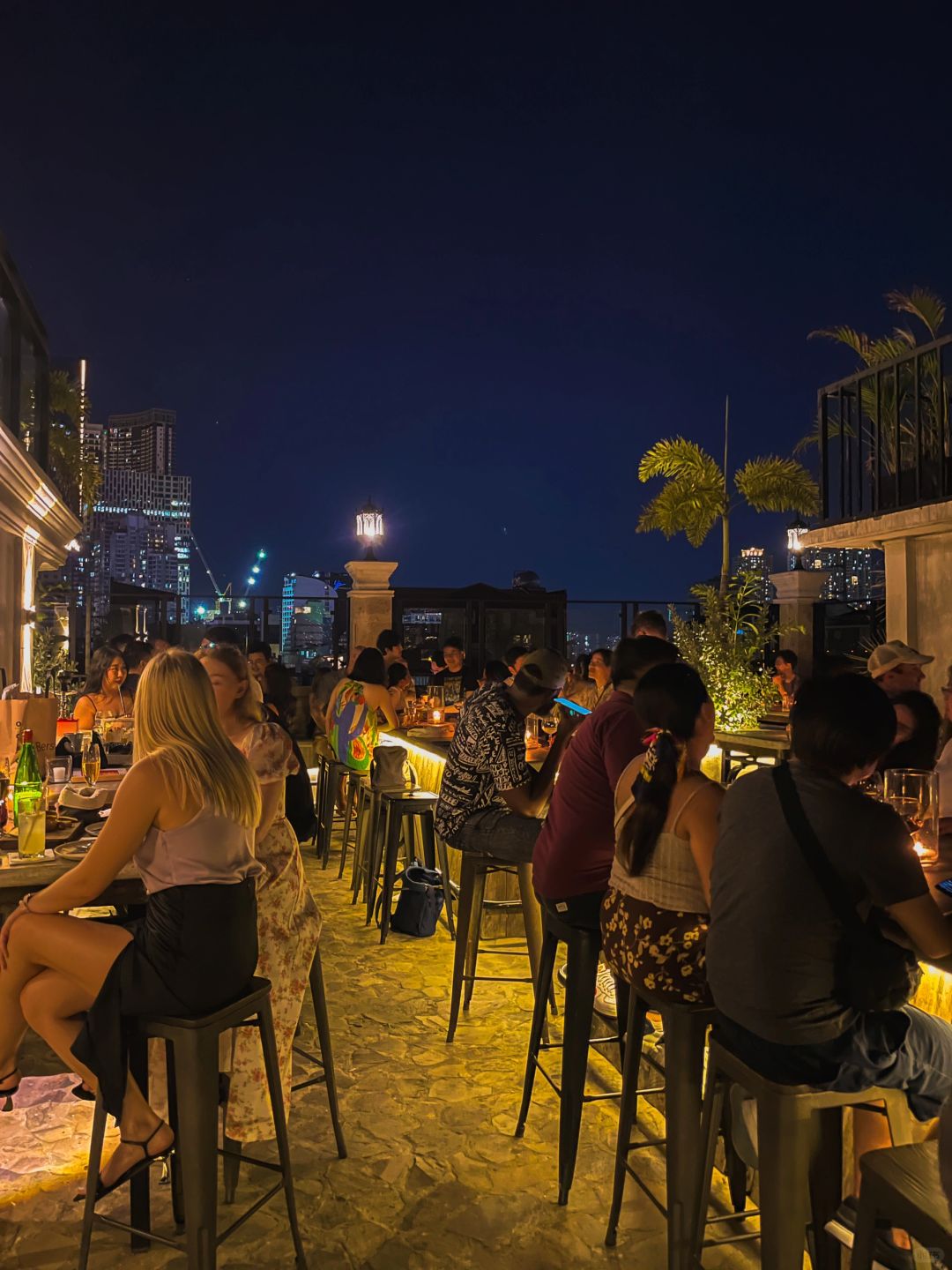 Manila/Luzon-Dr.wine Bar on the rooftop has a great atmosphere and night view. We recommend the red wine beef and salad.