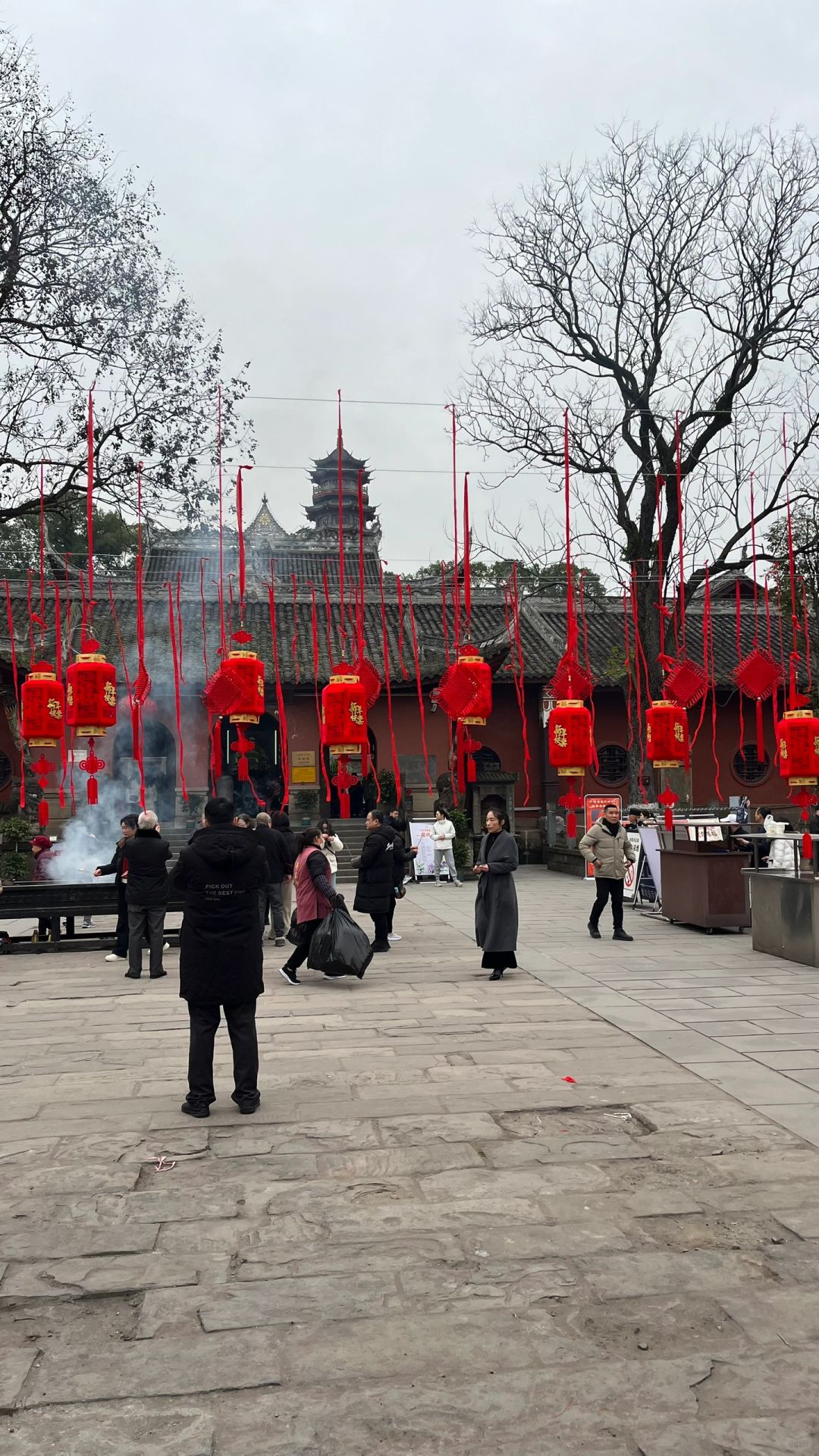 Chengdu/Chongqing-In Huayan Temple of Chongqing, I pray for blessings and wisdom to be added to my career!