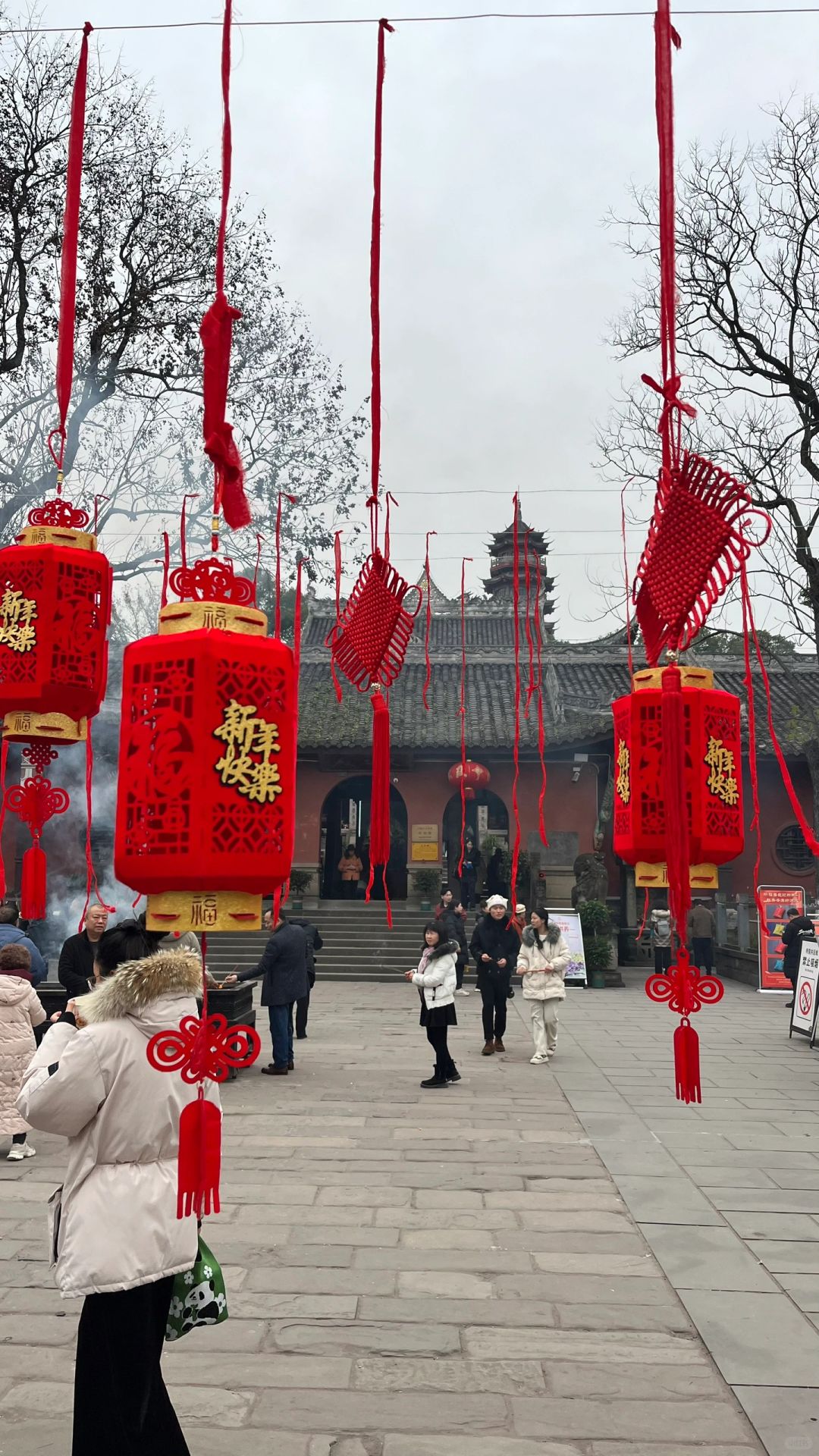 Chengdu/Chongqing-In Huayan Temple of Chongqing, I pray for blessings and wisdom to be added to my career!