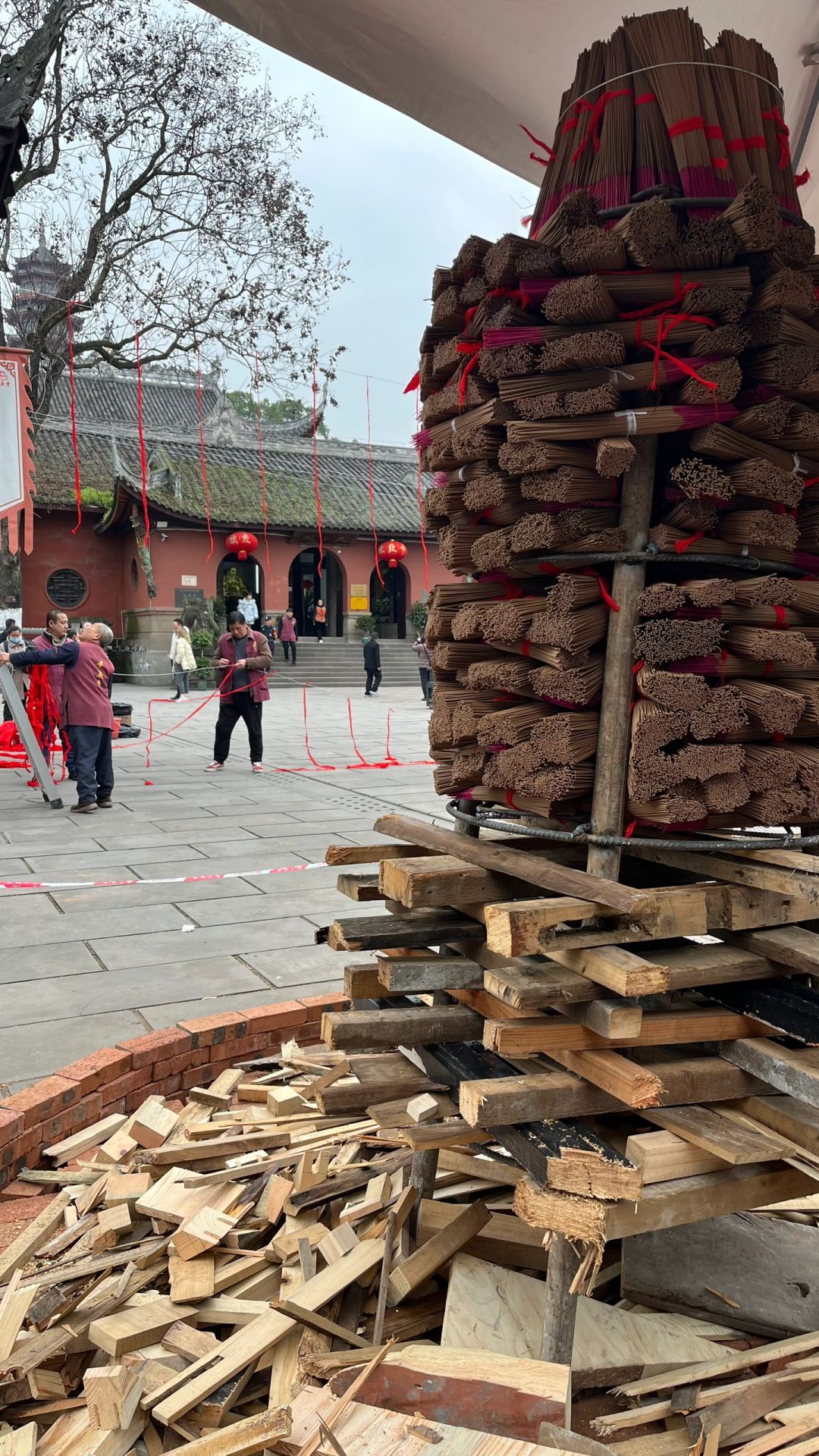 Chengdu/Chongqing-In Huayan Temple of Chongqing, I pray for blessings and wisdom to be added to my career!