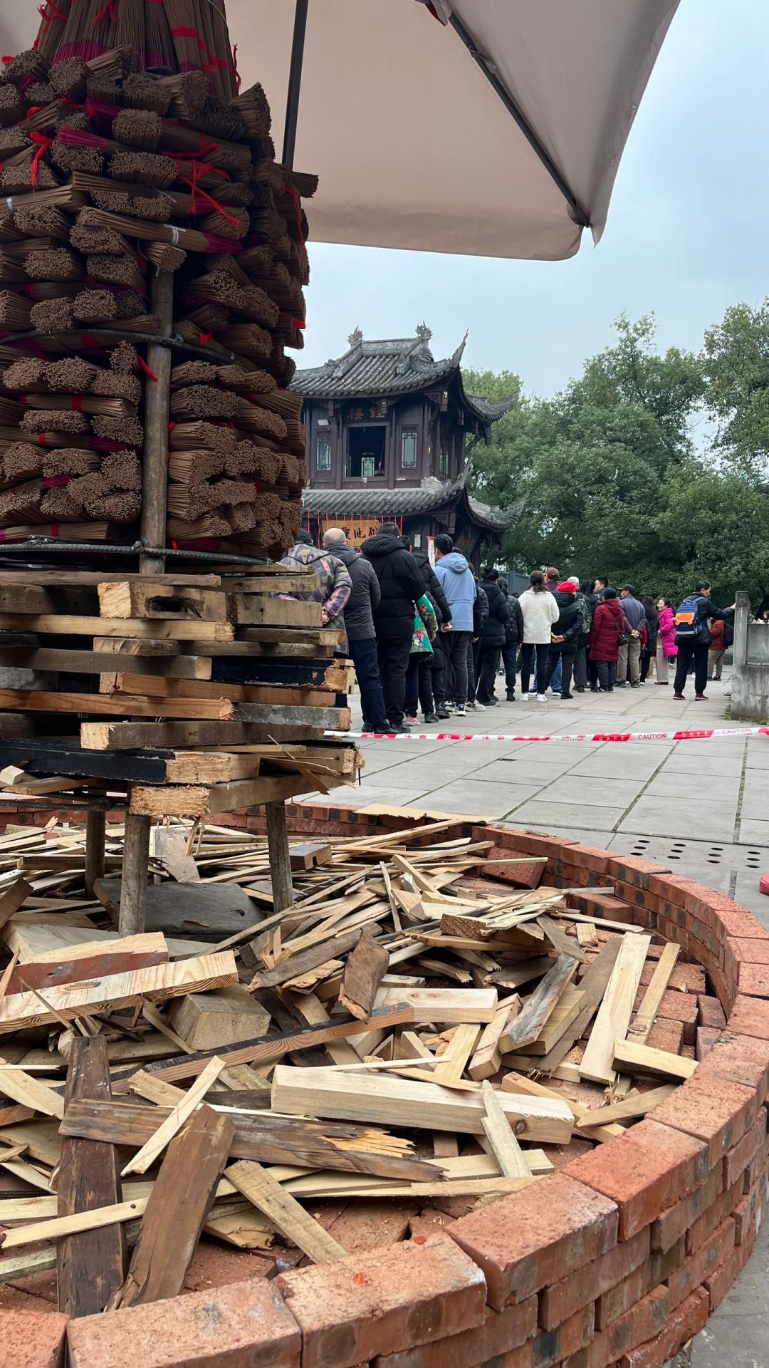 Chengdu/Chongqing-In Huayan Temple of Chongqing, I pray for blessings and wisdom to be added to my career!