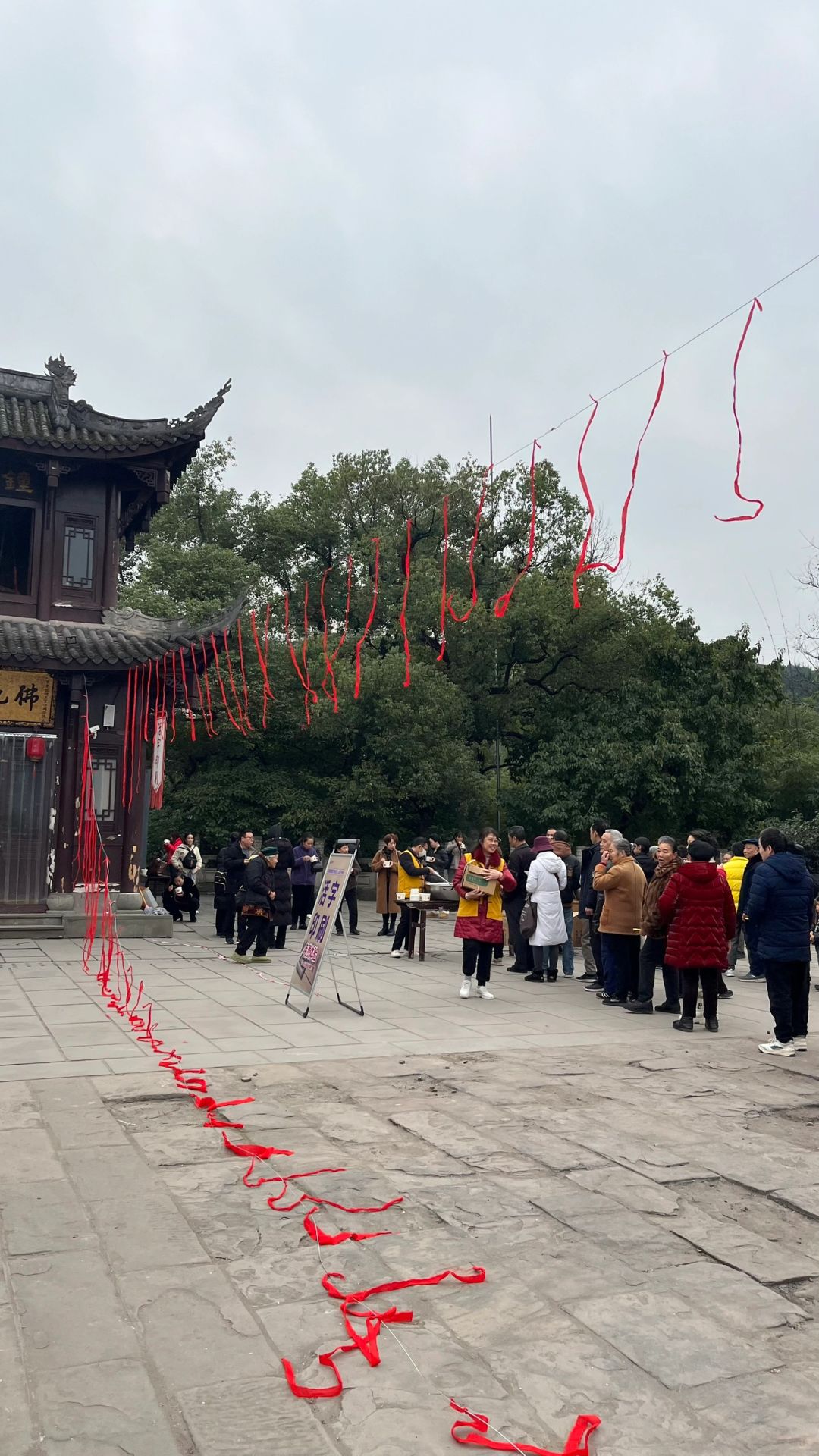 Chengdu/Chongqing-In Huayan Temple of Chongqing, I pray for blessings and wisdom to be added to my career!