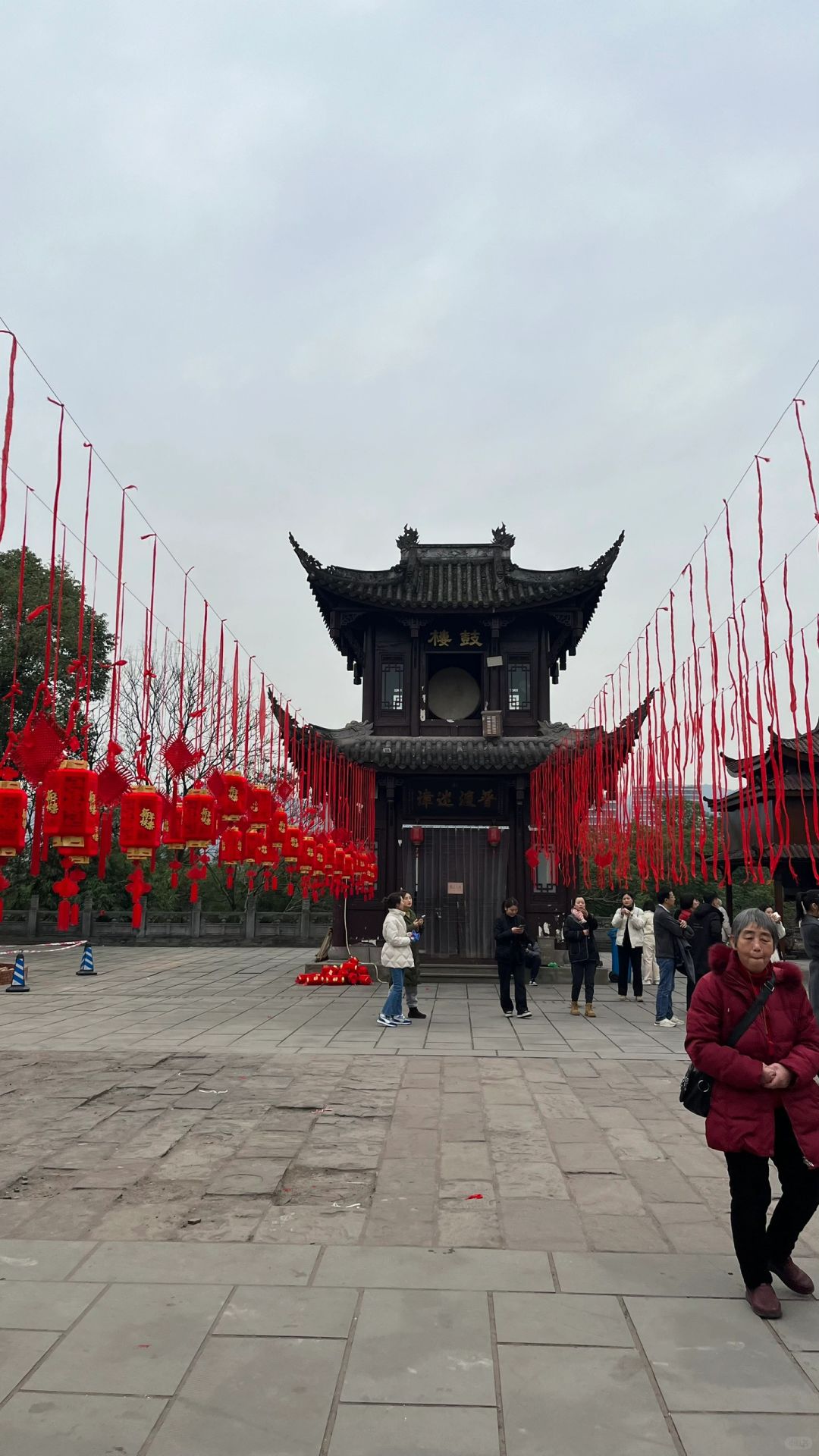 Chengdu/Chongqing-In Huayan Temple of Chongqing, I pray for blessings and wisdom to be added to my career!