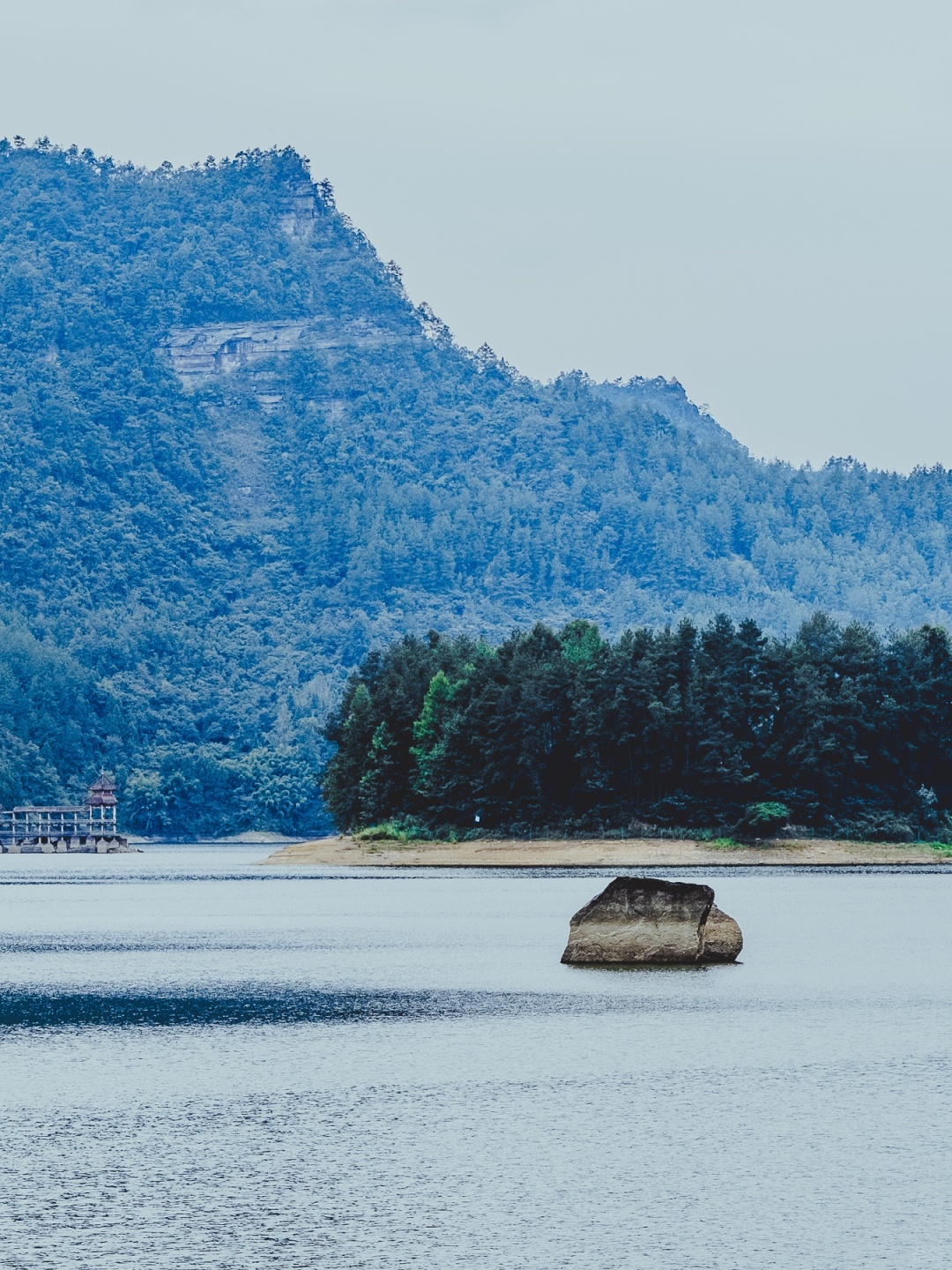 Chengdu/Chongqing-Chongqing small South Sea scenic spot, the village house is very traditional, the scenery is very beautiful!