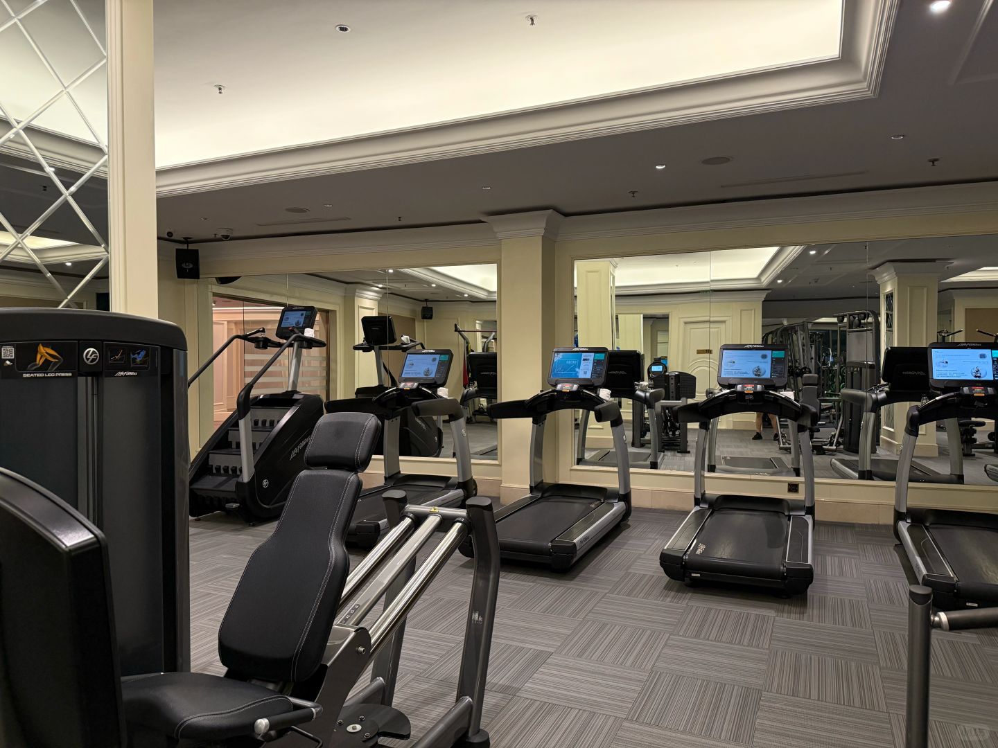 Beijing/Tianjin-Beijing Ritz Hotel, building with British retro style 24-hour gym and swimming pool, the environment is very good!