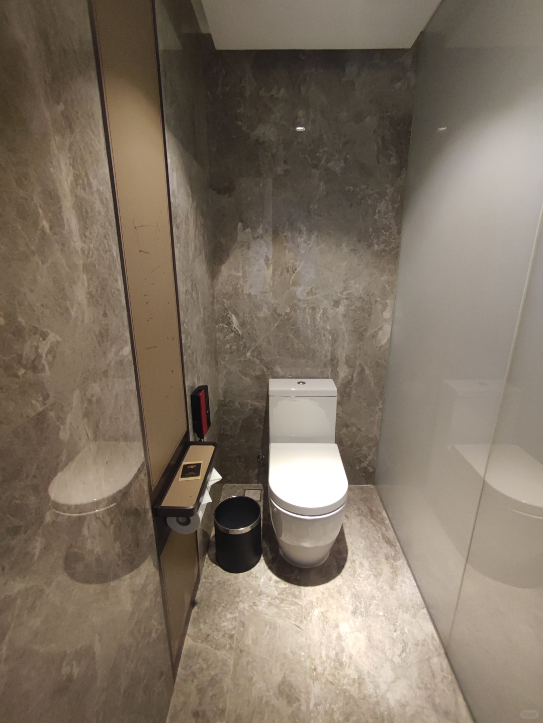 Beijing/Tianjin-Sofitel Beijing Hotel, bathrooms and toilets are full of traces of previous stays!