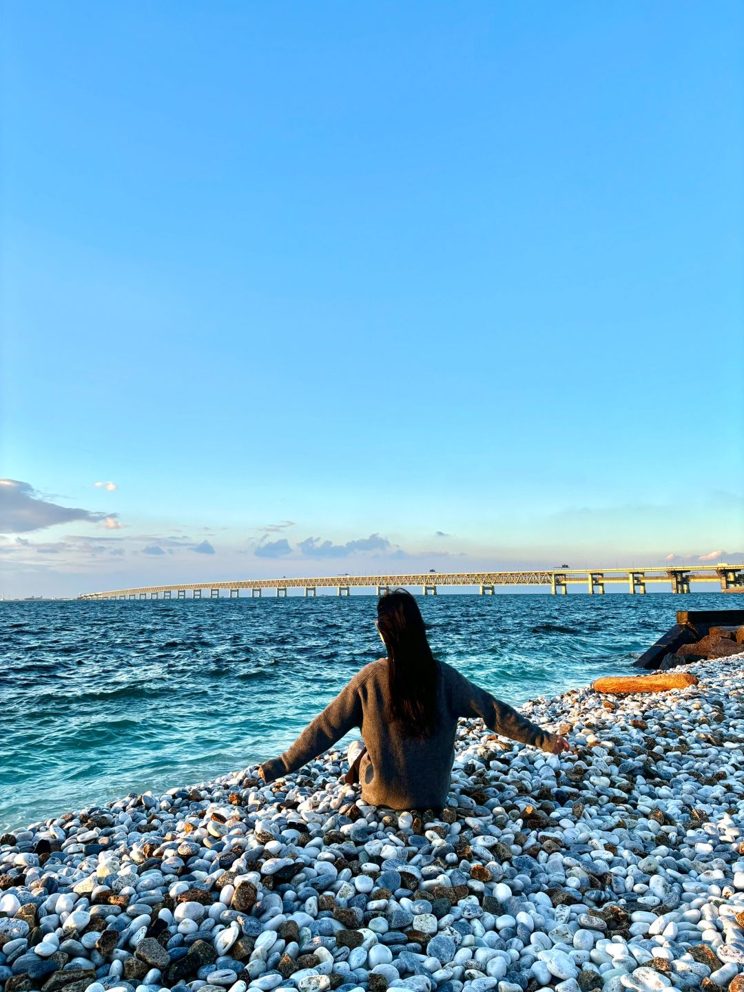 Osaka-Rinku Town is only one subway station away from Kansai Airport, and the jelly-blue sea