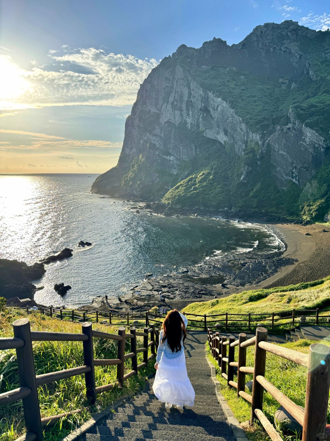 Busan/Jeju-Jeju Seongsan Ilchulbong, Huge rock mountain formed by an underwater volcanic eruption 100,000 years ago