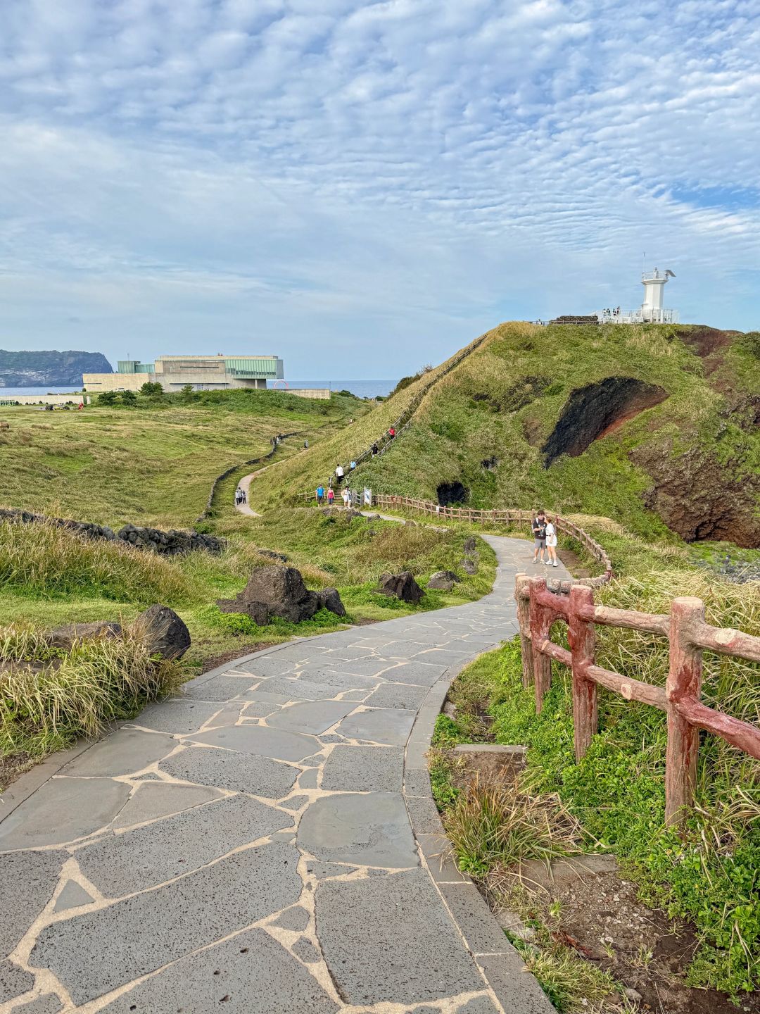 Busan/Jeju-Jeju Seongsan Ilchulbong, Huge rock mountain formed by an underwater volcanic eruption 100,000 years ago