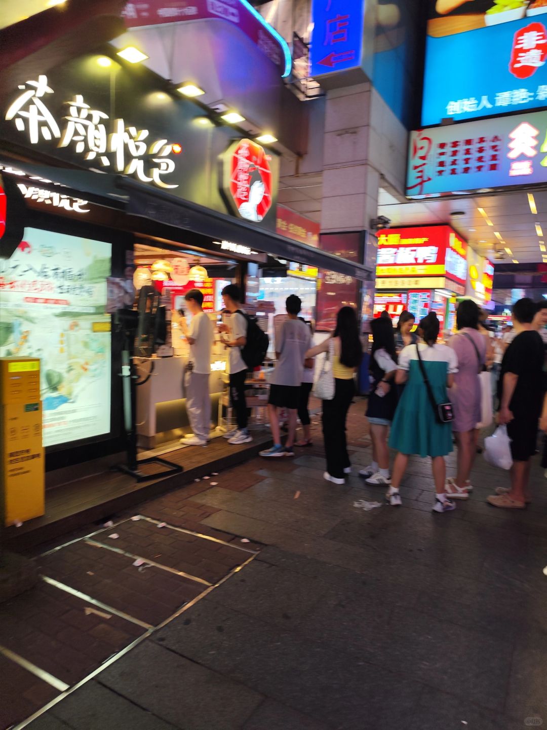 Changsha-Changsha Pozi Street, there are a variety of food restaurants, very prosperous!