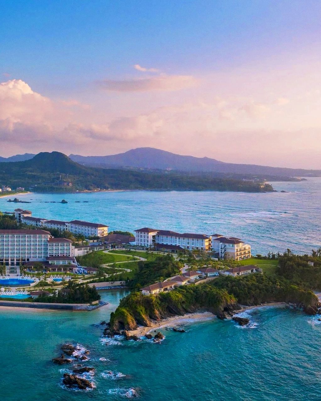 Okinawa-Okinawa Halekulani Hotel, located in Onna Village, Kaigan Quasi-National Park, has 5 swimming pools and a 1.7-kilometer-long beach.