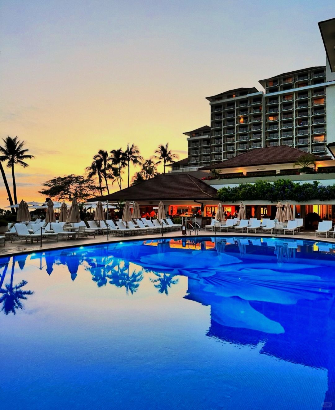 Okinawa-Okinawa Halekulani Hotel, located in Onna Village, Kaigan Quasi-National Park, has 5 swimming pools and a 1.7-kilometer-long beach.