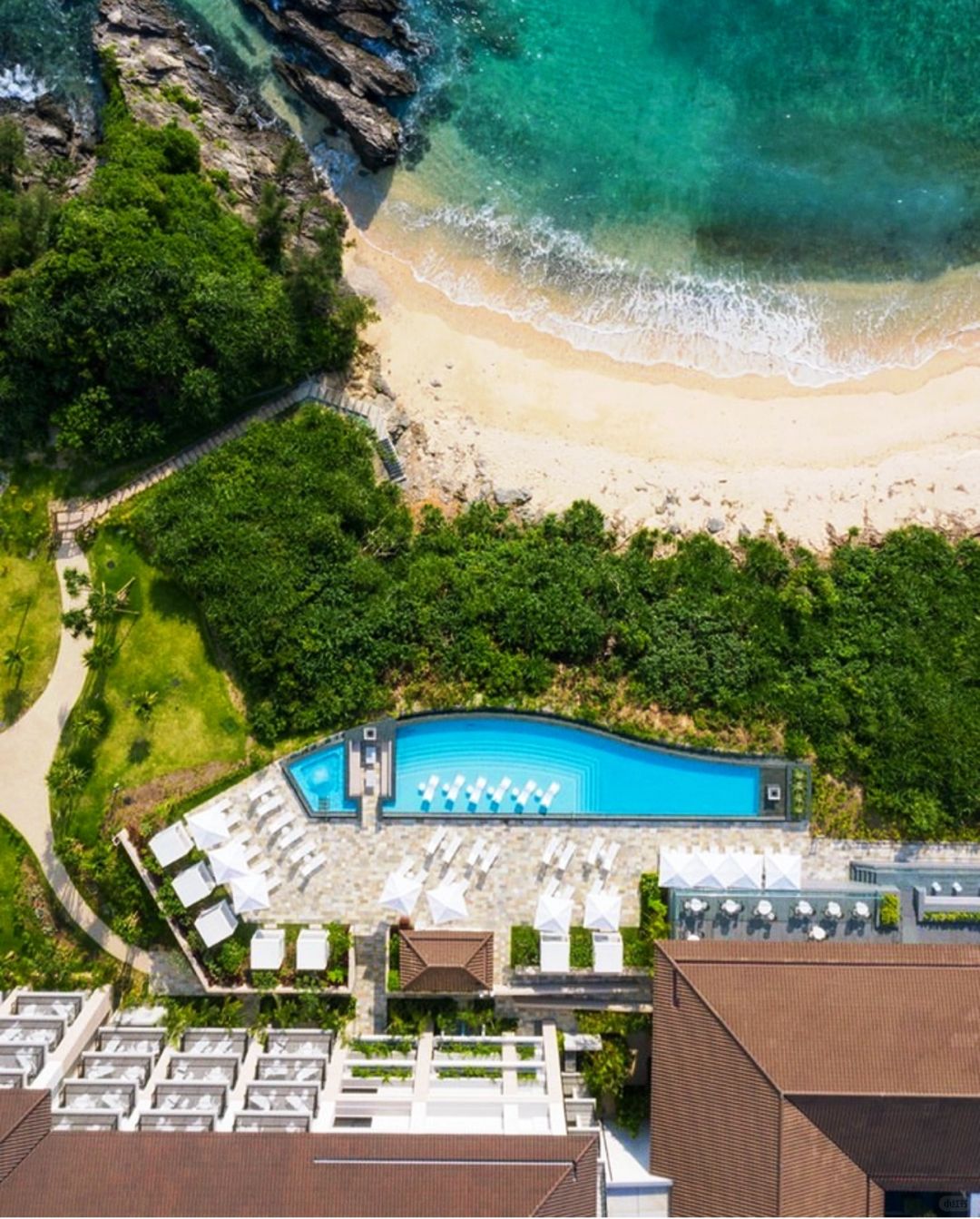 Okinawa-Okinawa Halekulani Hotel, located in Onna Village, Kaigan Quasi-National Park, has 5 swimming pools and a 1.7-kilometer-long beach.