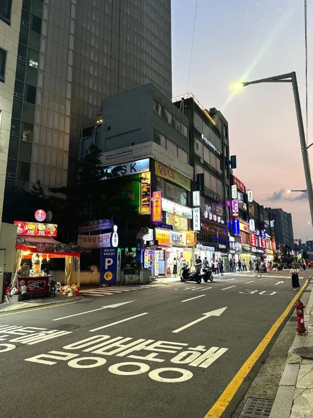 Seoul-Seoul, South Korea City Walking Tour. Language, Shopping, Hotels and Tax Refund