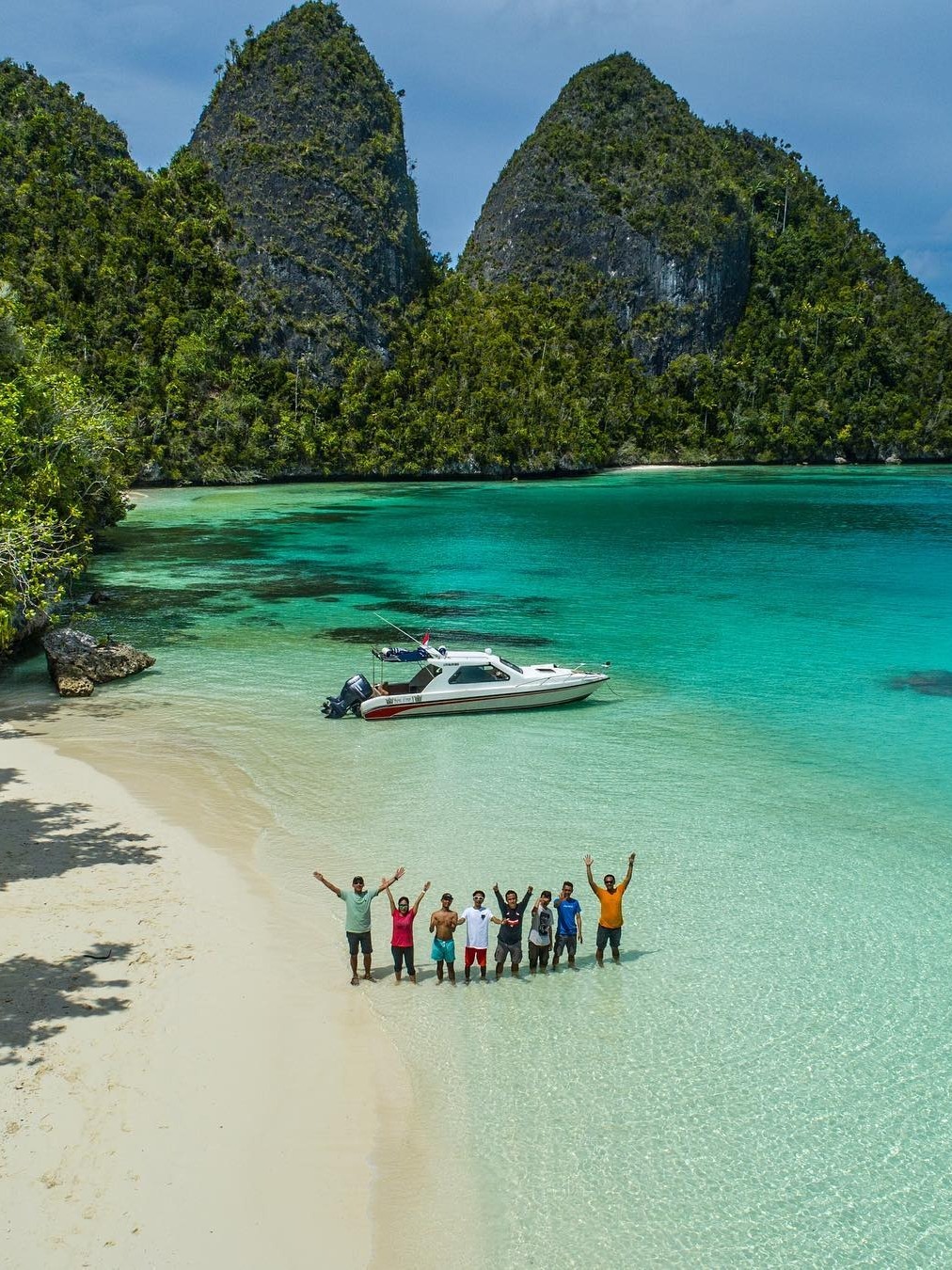 Jakarta-The last tourist resort in Indonesia, Raja Ampat is one of the six top diving sites, keeping its natural pristine state.