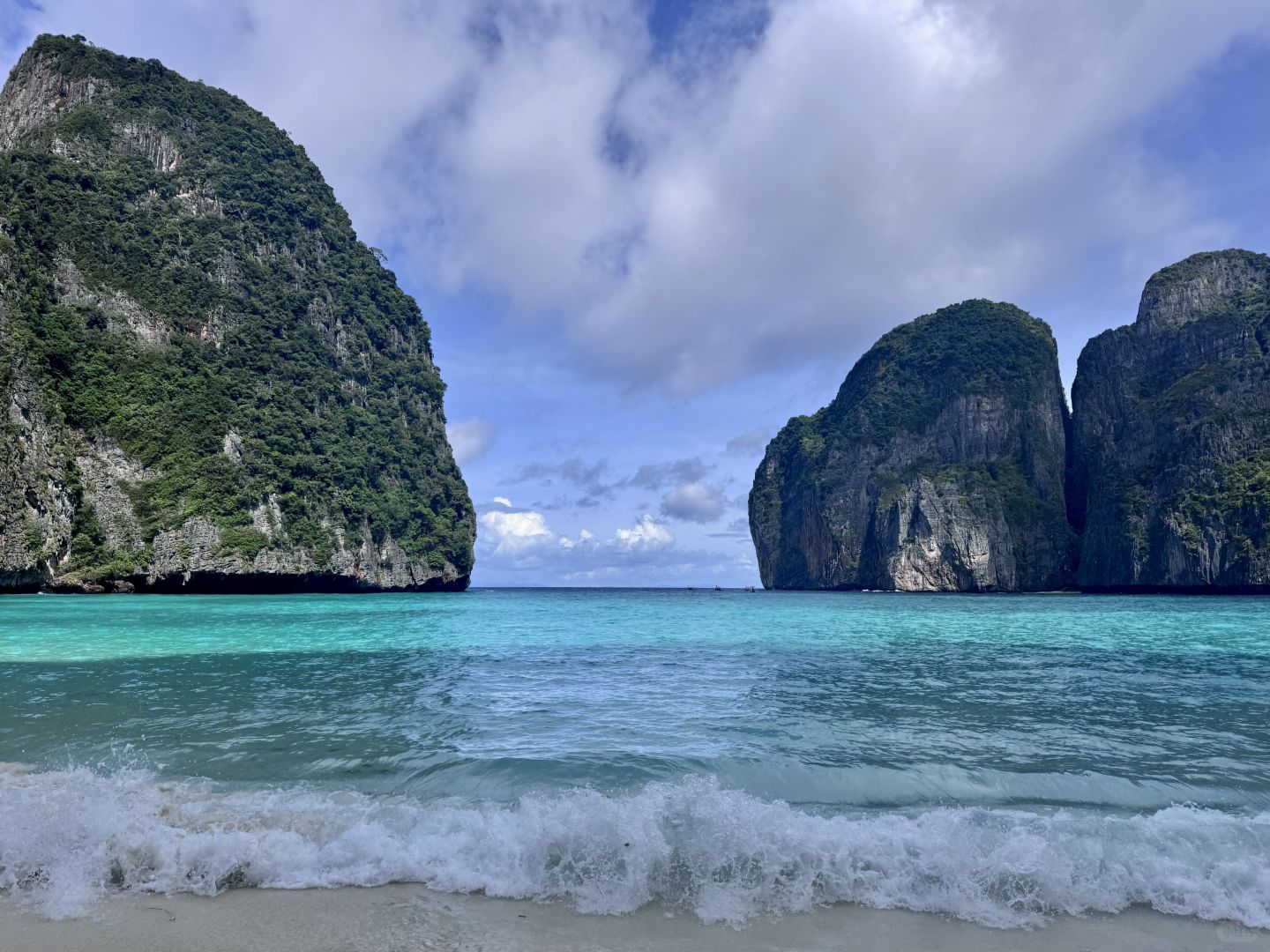 Phuket-Phuket Phi Phi Island Tour, Maya Bay is open on the first day, saw sharks and beautiful scenery