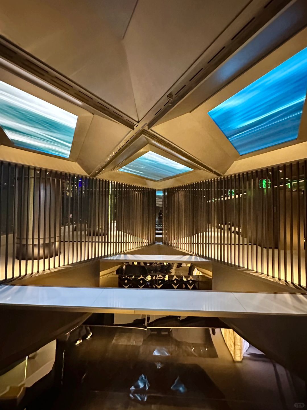 Changsha-At Wyndham Changsha Hotel, the gradual sunset through the floor-to-ceiling Windows is beautiful!