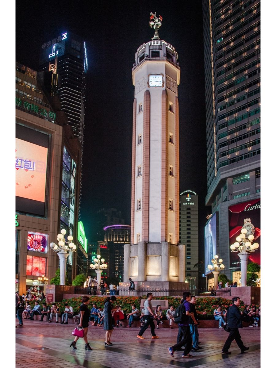 Chengdu/Chongqing-Chongqing Jiefangbei Pedestrian Street, is the most prosperous business district in Chongqing, dazzling!