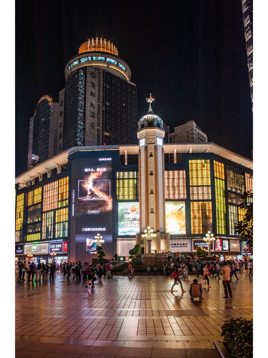 Chengdu/Chongqing-Chongqing Jiefangbei Pedestrian Street, is the most prosperous business district in Chongqing, dazzling!