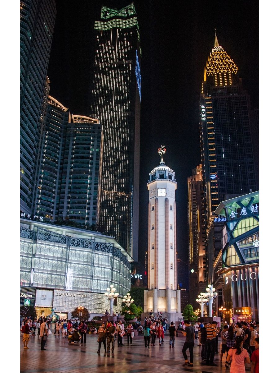 Chengdu/Chongqing-Chongqing Jiefangbei Pedestrian Street, is the most prosperous business district in Chongqing, dazzling!