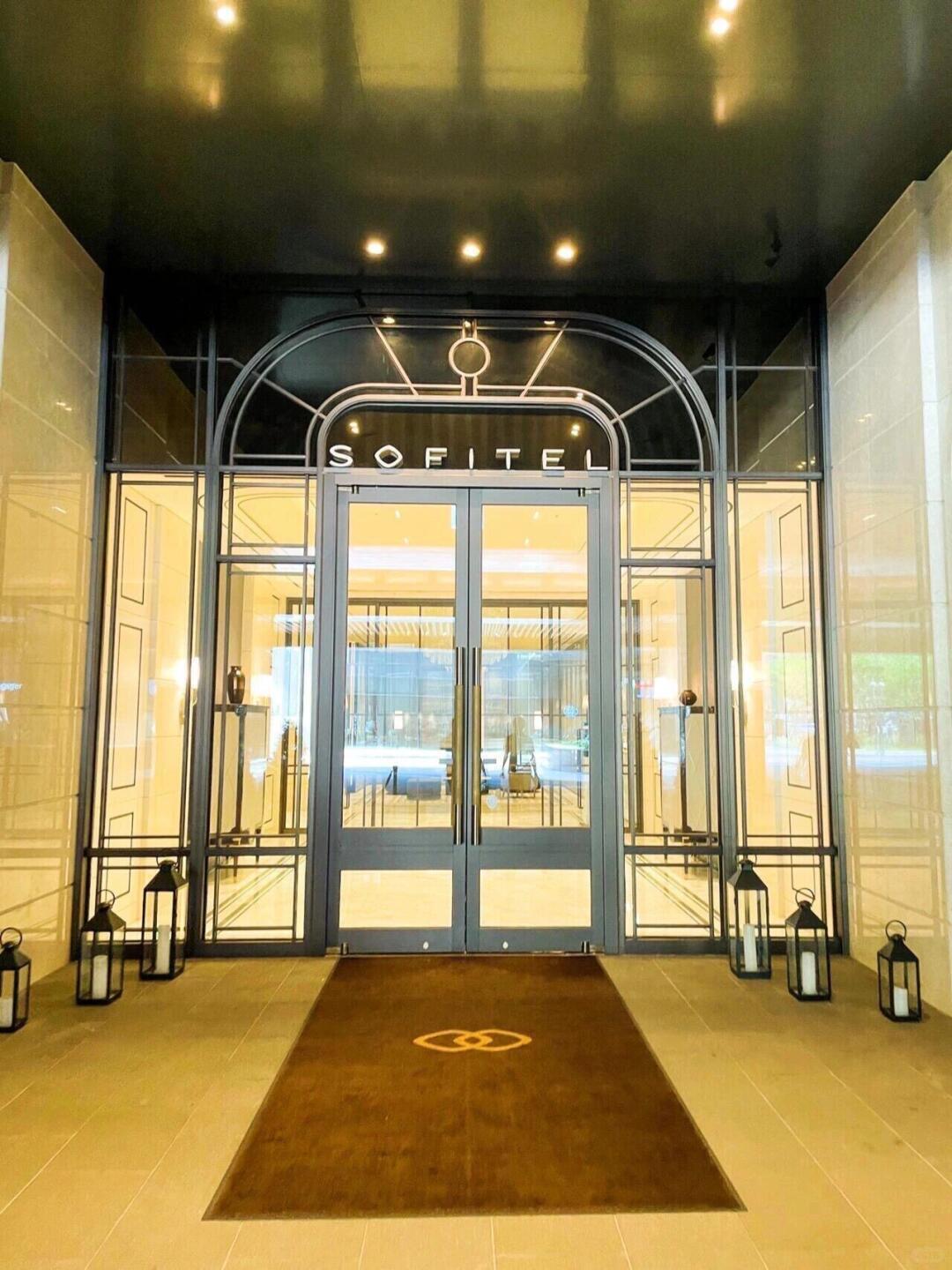 Seoul-Sofitel Ambassador Seoul Hotel & Residences, Jamsil Subway Station, convenient for nearby attractions or daily travel