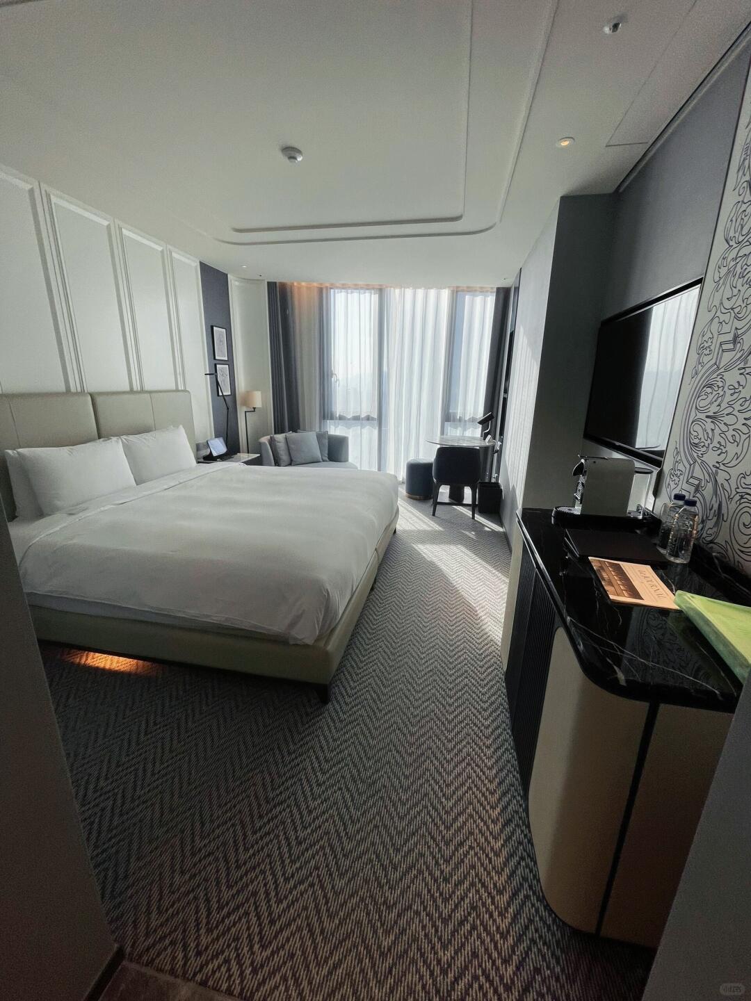 Seoul-Sofitel Ambassador Seoul Hotel & Residences, Jamsil Subway Station, convenient for nearby attractions or daily travel