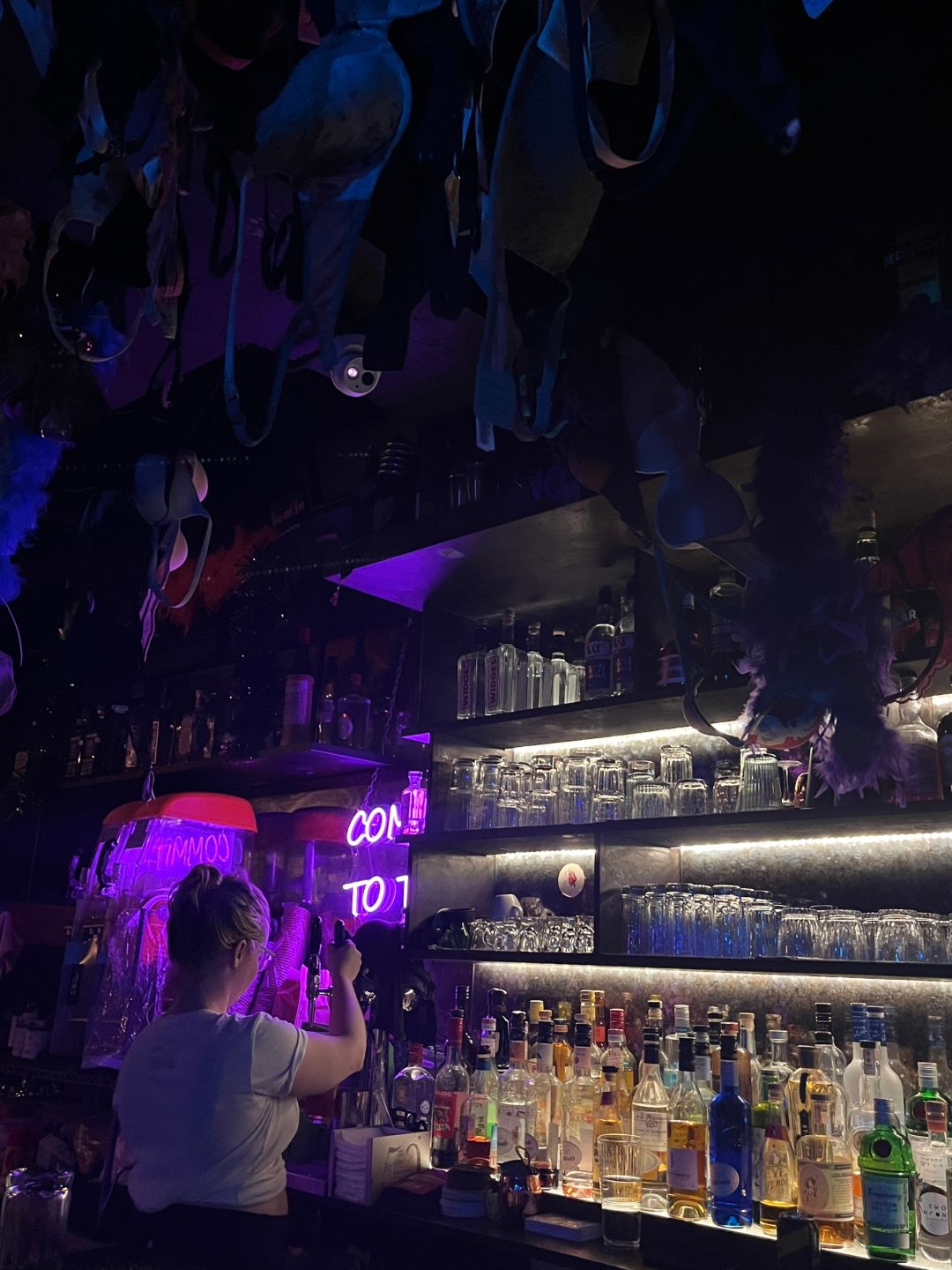 Hong kong-The Pontiac bar in Lan Kwai Fong, Hong Kong is very friendly to girls and there is no need to worry about sexual harassment