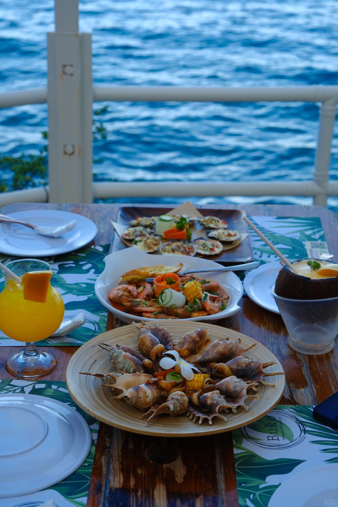 Cebu-Buko Seaside bar and Restaurant, Cebu-Mactan Island, a seaside restaurant with a great atmosphere