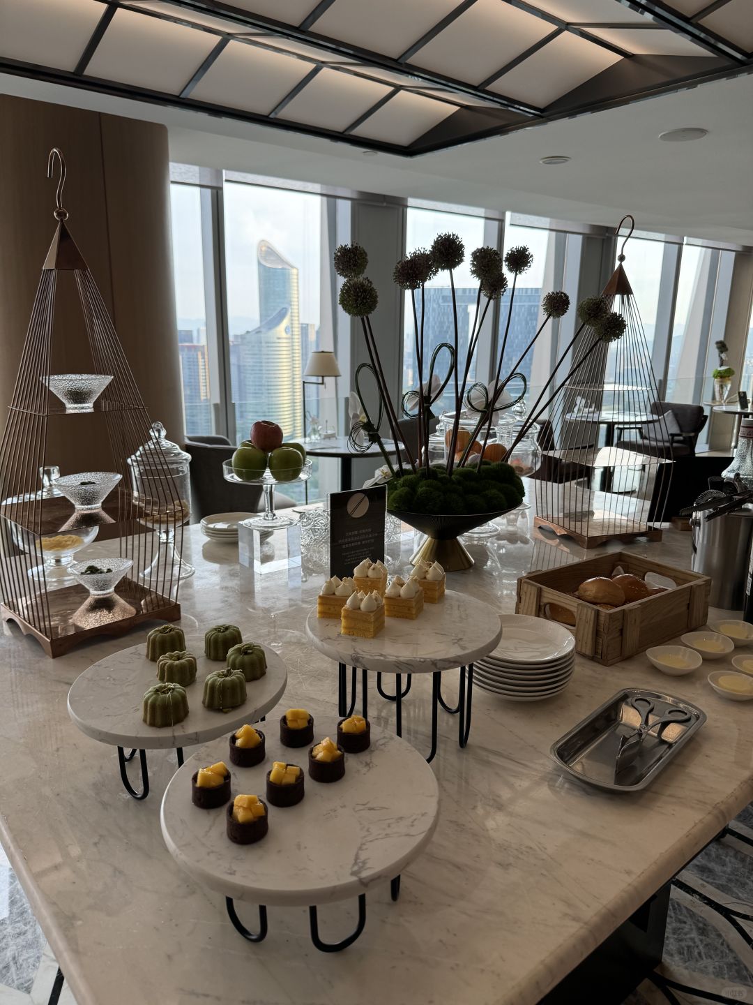 Shanghai/Hangzhou-Afternoon tea experience review at Conrad Hangzhou 36th floor lounge, enjoy the city view