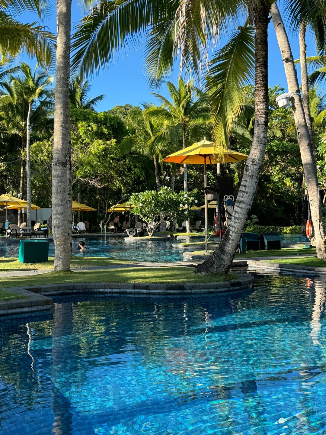 Boracay-The Shangri-La Hotel in Boracay, Philippines is surrounded by greenery and offers free speedboat transfers