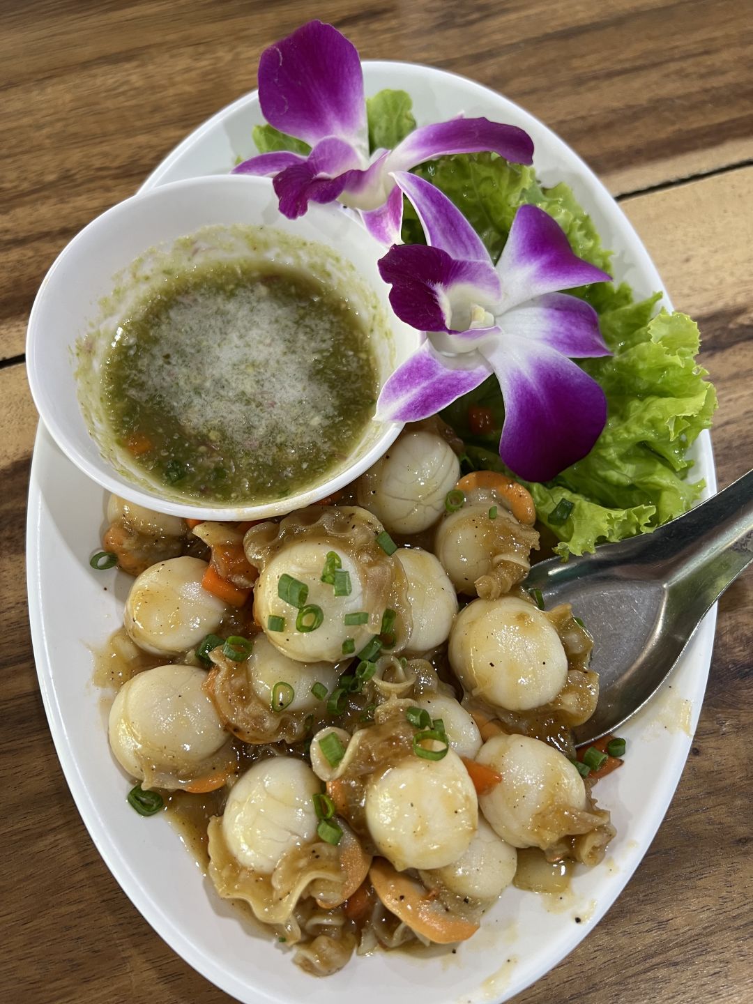 Hua Hin-Krua Huai Sai Restaurant in Hua Hin, taste butter fried scallops, salmon, mango sticky rice and Tom Yum Goong soup