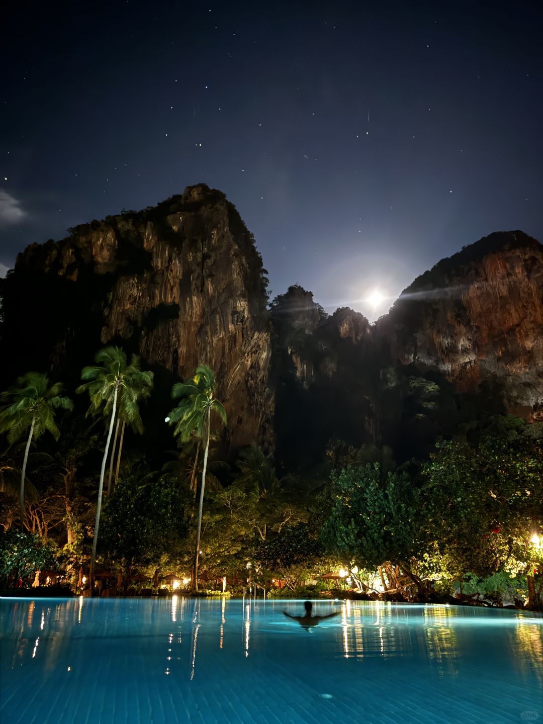 Krabi-Krabi Railay Beach Rayavadee Resort Hotel, a single-family villa room hidden in the jungle