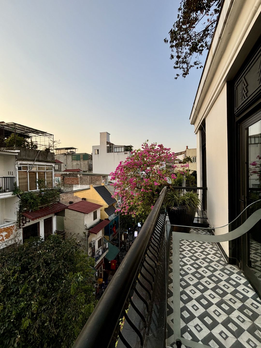 Hanoi-Hanoi La Ysta Hang Bi Premium Hotel, near Hoan Kiem Lake, convenient for travel