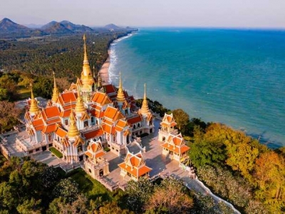 Chedi Phakdi Prachak, Prachuap Khiri Khan, Thailand, a tranquil spiritual atmosphere