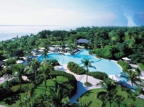 The Shangri-La Mactan resort has a private beach and abundant water sports activities