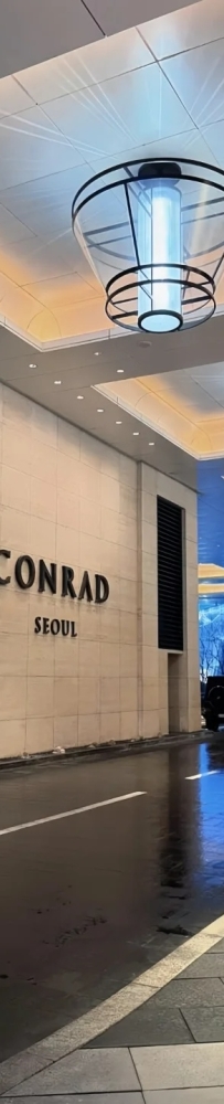 Conrad Seoul, overlooking the Han River, occupies one of the four towers of IFC Seoul