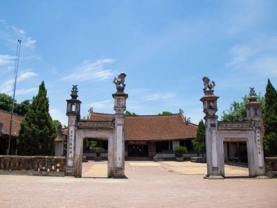 Tang Lam Ancient Village: Vietnamese cultural heritage and unique rural architectural culture, standing leisurely outside of time and space