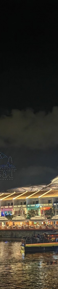 Clarke Quay in the Philippines, encountering a cool drone show