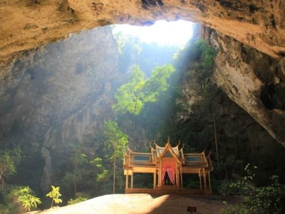 Hua Hin Khao Sam Roi Yod National Park, countless high limestone peaks, full of mysterious caves