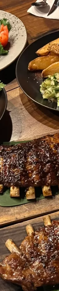 You must eat this pork chop when you go to Bali, and eat while watching the sunset