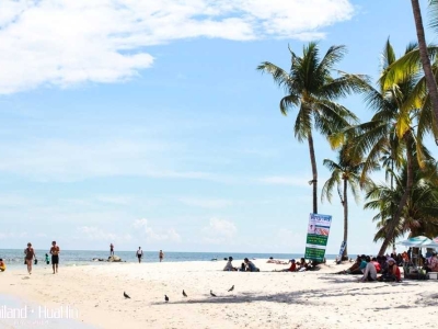 Hua Hin Beach, with its beautiful scenery, is favored by the Thai royal family