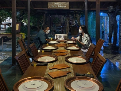 Enjoy private dining with temple views in Yogyakarta, Jakarta's neighbourhood