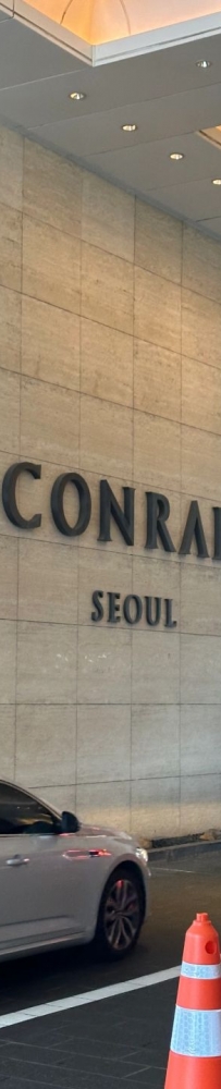 Conrad Seoul Hotel, next door to the best shopping mall Yeouido Hyundai Department Store