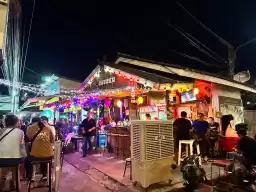 Baan Nokkachan Hua Hin street bar with live singers and many locals