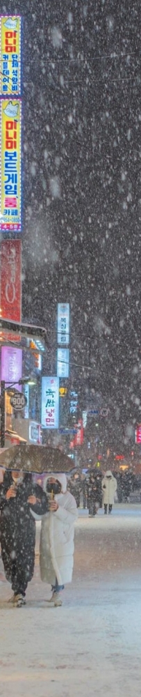 It's snowing Seoul right now. Explore Bukchon Hanok Village just like in Korean dramas