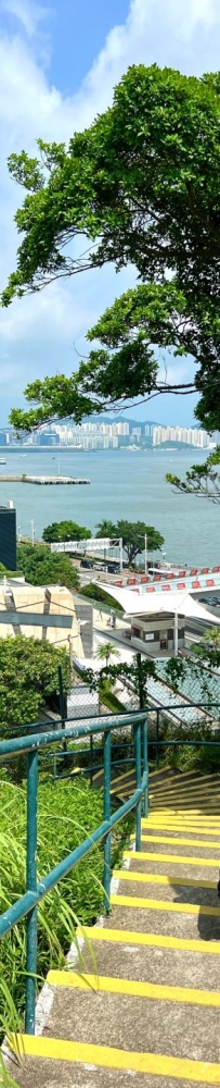 Hong Kong Walking Tour. Eslite Bookstore, Harbour City and Tsim Sha Tsui Clock Tower